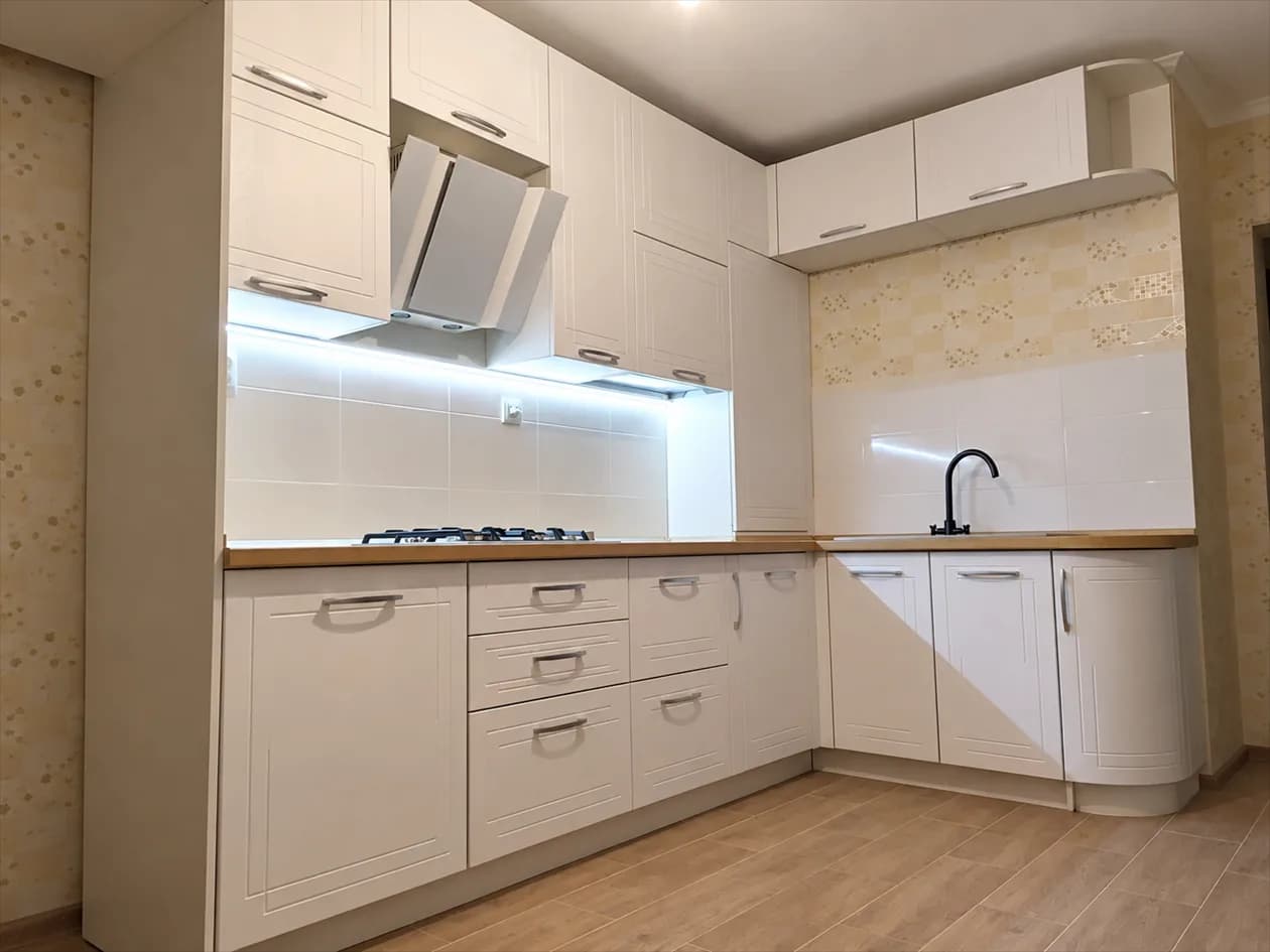 Миниатюра 11 проекта Белая кухня, шкафы и мебель для детских