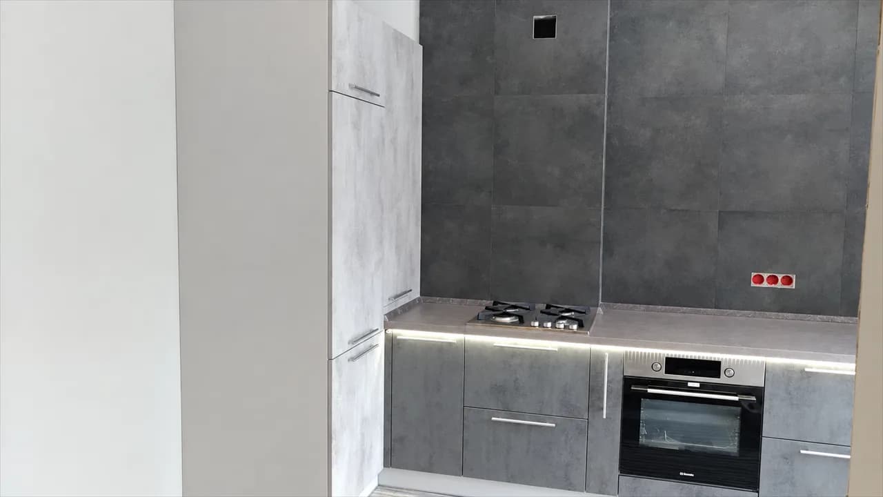 Миниатюра 9 проекта Мебель в серых тонах: кухни, шкаф и прихожая