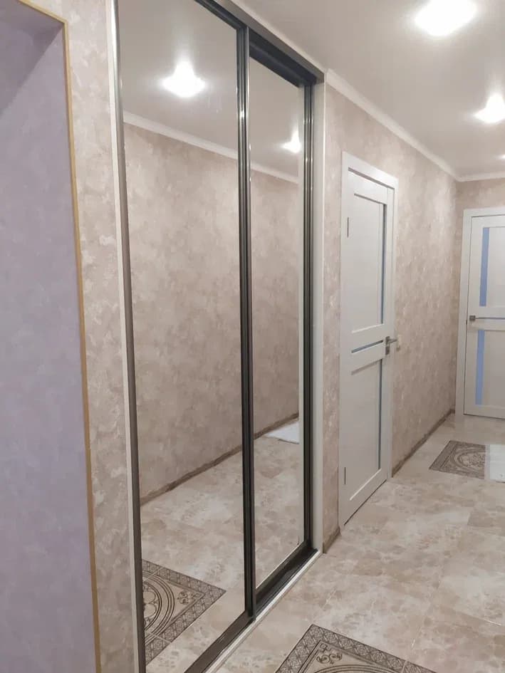 Миниатюра 6 проекта Кремовая кухня и мебель для прихожей