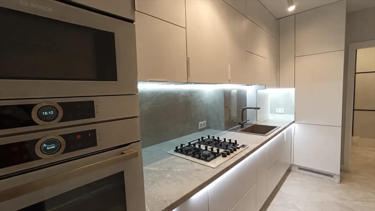 Миниатюра 4 проекта Светлая мебель для кухни, прихожей и комнаты