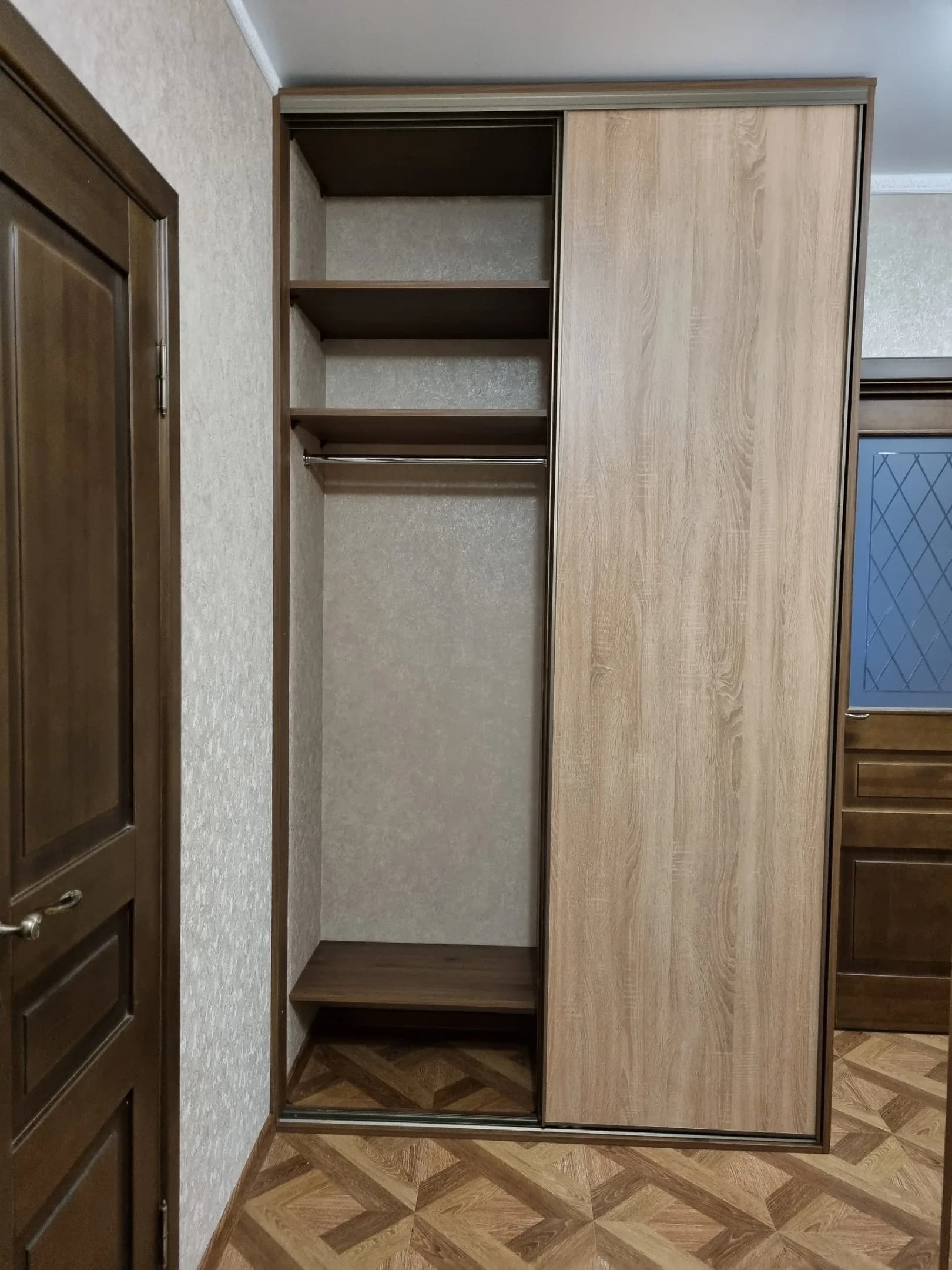 Миниатюра 6 проекта Прихожая под дерево со шкафом-купе