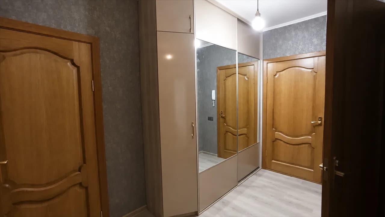 Шкаф-купе в прихожую с подсветкой