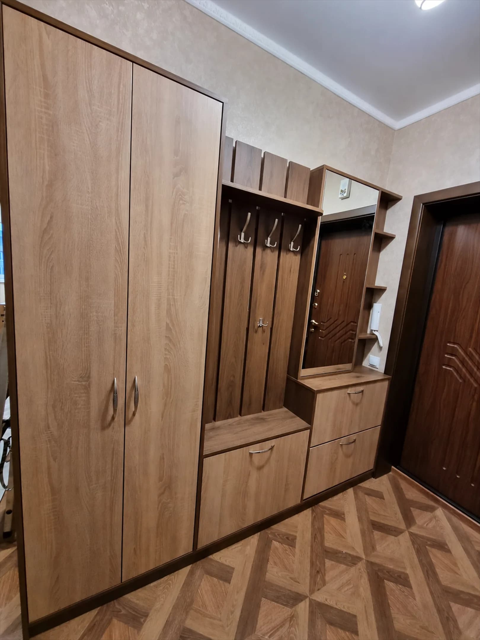 Прихожая под дерево со шкафом-купе